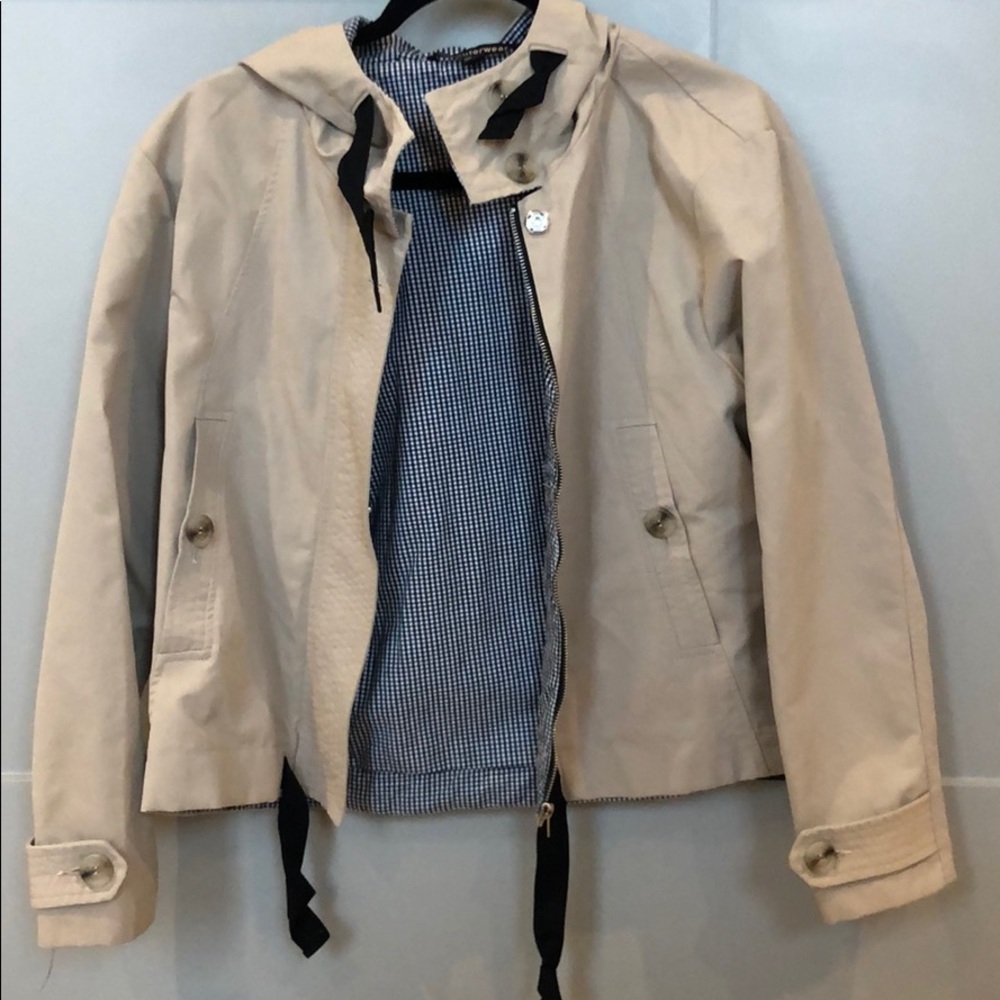 Zara rain jacket barely worn super stylish